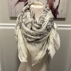 Simply Vera Vera Wang Multi-way Feather🪶 Wrap scarf